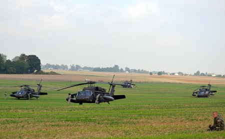 СМИ: Заблудившиеся во время учений боевые вертолёты НАТО напугали жителей п ...