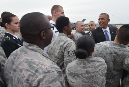 ​Обама: США планируют развернуть в Либерии военный командный центр для борь ...