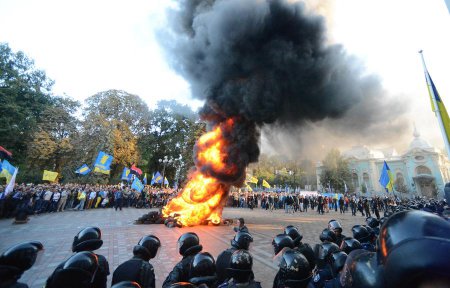 Журналисты: Протесты радикалов могут привести к новой смене власти на Украи ...