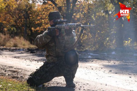 Взрывное перемирие в Донбассе: спецкоры «КП» вывезли из-под огня женщину с 9-летним сыном