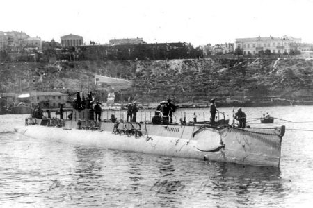 Моряки-черноморцы обнаружили под Севастополем подлодку времен Первой мирово ...