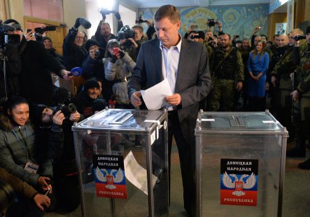 Эксит-полл: Александр Захарченко побеждает на выборах в ДНР