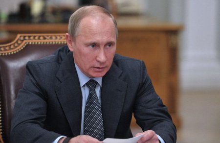 Путин: в снижении цен на нефть сегодня превалирует политика