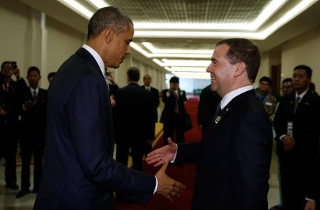 Дмитрий Медведев побеседовал с Бараком Обамой о санкциях США против России