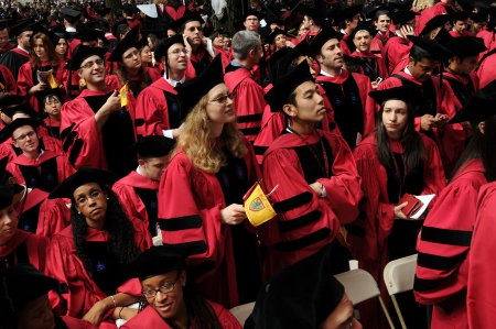 ​На Гарвардский университет подали в суд за дискриминацию по расовому призн ...