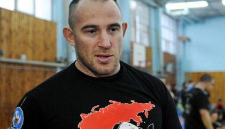 Украинский боец UFC надел майку с Путиным на взвешивание перед боем