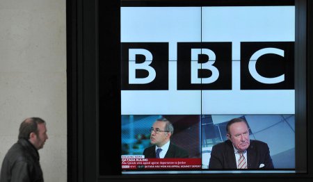 Возмущённые ​зрители прислали телеведущей BBC деньги на визит к логопеду