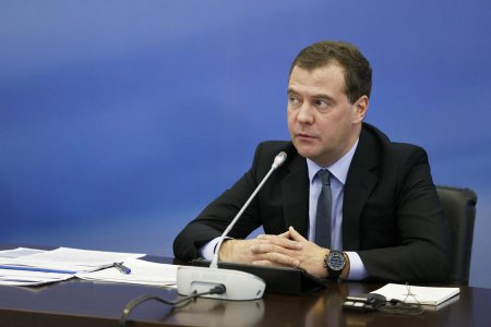 Дмитрий Медведев в прямом эфире ответит на вопросы ведущих российских телек ...