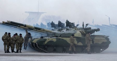 Киев, объявляя новую мобилизацию и увеличивая военные расходы, готовится к продолжению войны