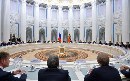 Путин, 40 олигархов и Набиуллина: как проходила встреча в Кремле