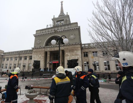 Год назад в здании вокзала Волгограда смертница привела в действие взрывное ...