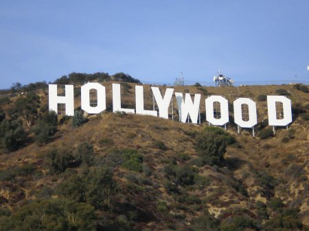 ​Знак Hollywood стал яблоком раздора между туристами и местными жителями
