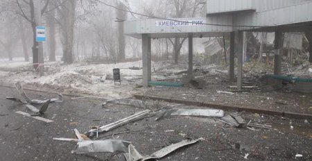 В Донецке снаряд попал в остановку – один мирный житель погиб, шестеро ранены