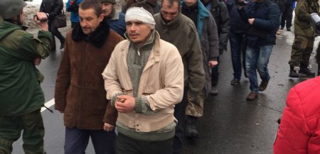 По улицам Донецка ведут пленных «киборгов» – СМИ