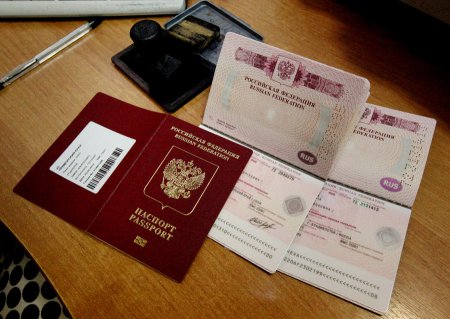​СМИ: Чистые бланки паспортов РФ попали в руки мошенников и использовались для получения кредитов