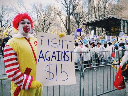 В США на забастовку вышли работники McDonald's