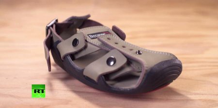 Американский изобретатель придумал детскую обувь, которая растёт вместе с р ...