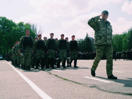 Фото: Возле Дома профсоюзов в Одессе 2000 правоохранителей и бронетехника