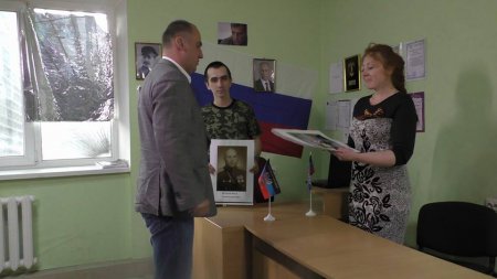 Передача фотографий "Бессмертный полк" в Донецке
