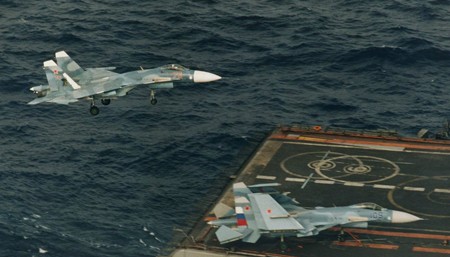 Покоритель всех стихий: морской истребитель Су-33 превзошел свой сухопутный прообраз