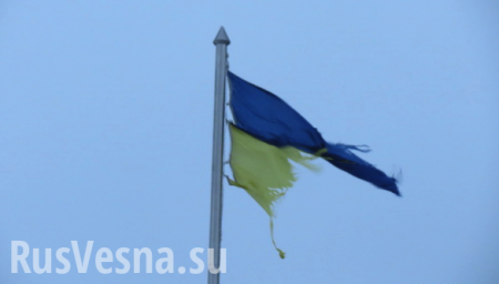 В Одессе раскупили российские флаги, а украинские подешевели в два раза — нет спроса