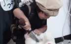 Малыш из ИГИЛ, подражая палачам, обезглавил плюшевого мишку (ВИДЕО)