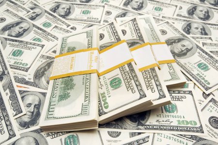 Курс доллара поднялся выше 64 рублей впервые с февраля