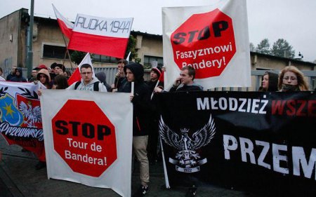 «Cмерть бандеровцам»польские националисты объявили войну украинским радикал ...