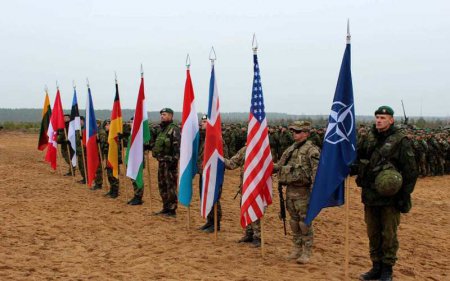 «Миролюбивые» военные учения НАТО: Запад готовит десантников для Украины?