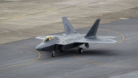 США намерены перебросить в Европу F-22 для 