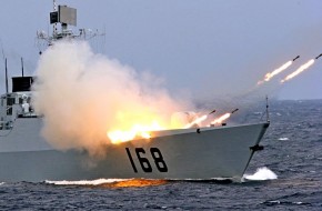 Китай стягивает военные корабли к берегам США