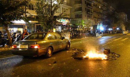 Журналист оказался в центре вооруженных столкновений в Афинах