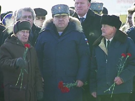 Шаманов почтил память знаменитого летчика Алексея Маресьева
