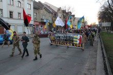 На шествии в Ужгороде объявили о готовности к борьбе с «венгерскими оккупац ...
