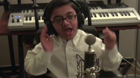 Мальчик-инвалид стал звездой интернета, спев кавер на песню Эминема