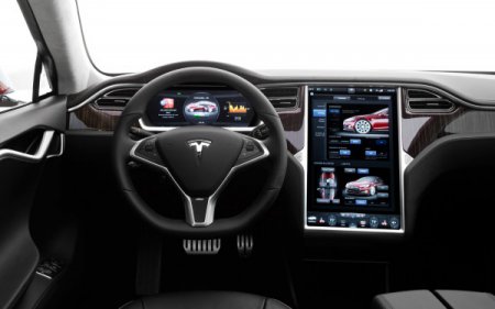 Американец смог управлять Tesla Model S с помощью Apple Watch