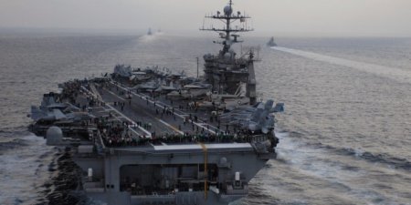 Пентагон перебросил авианосец "Гарри Трумэн" в Средиземное море для "сдерживания России"