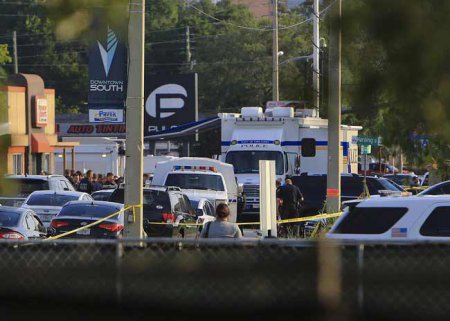 50 человек погибли в результате нападения исламиста на гей-клуб в американском Орландо