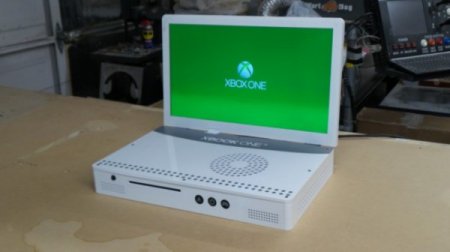 Энтузиаст превратил Xbox One S в необычный ноутбук