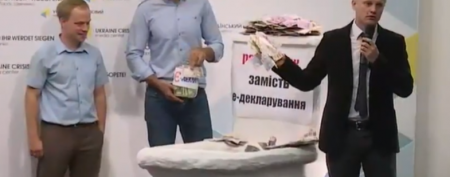 Шабунин: Благодаря Порошенко и Турчинову цена на гривну будет почти нулевой