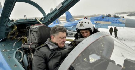 Порошенко поздравил украинцев с Днем авиации