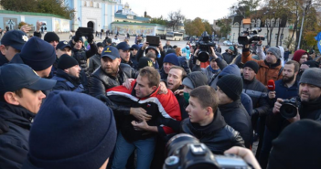 В Киеве националисты и сторонники легализации марихуаны устроили потасовку