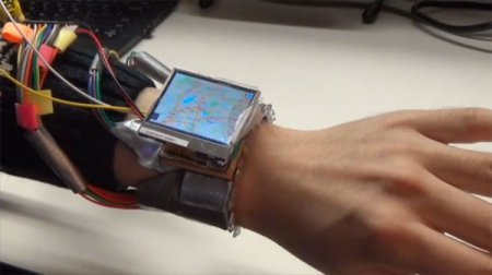 Первым в мире прототипом WristWhirl можно управлять жестами с занятыми рука ...