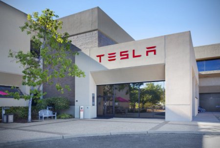 Tesla объединилась с Panasonic для выпуска солнечных батарей
