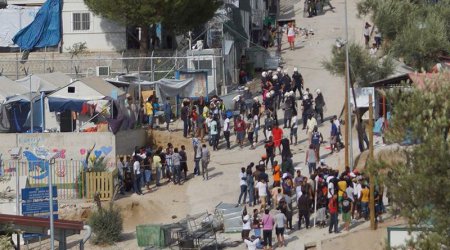 В Греции мигранты подожгли центр приема