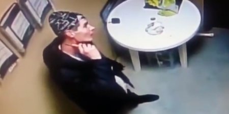В Татарстане охранники гипермаркета заперли в подсобке мужчину, перерезавшего себе горло