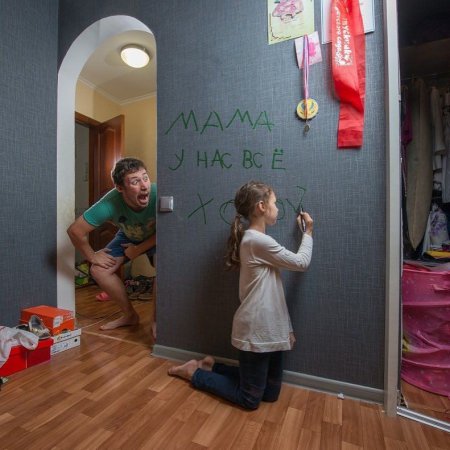 Россиянин и его дочка прославились в сети своими посланиями к маме