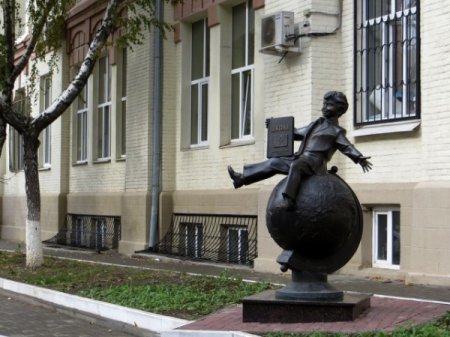 В Ростове теперь можно записать ребенка в школу через Интернет