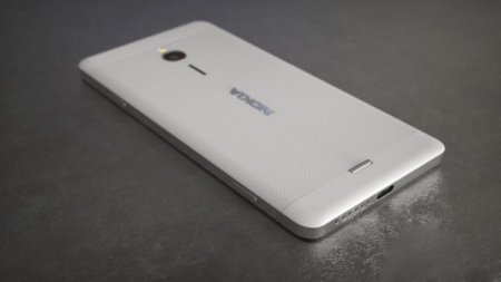 Смартфон Nokia может получить 2K-дисплей и оптику Carl Zeiss