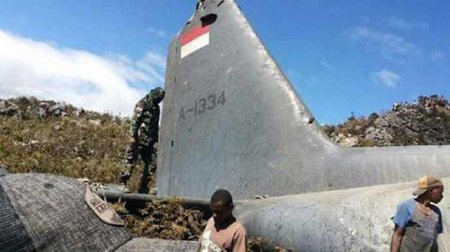 Военно-транспортный самолет ВВС Индонезии разбился на востоке страны - Военный Обозреватель